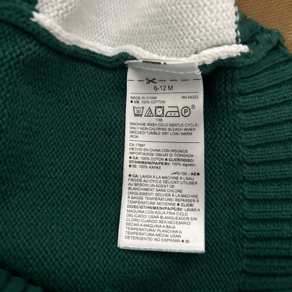 🌟3/$12 Old Navy Polar Bear and Penguin Graphic Sweater for Baby 6-12M - Picture 6 of 6